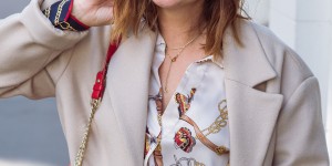 Beitragsbild des Blogbeitrags Scarf Print: das Seidenschalmuster wird zum Herbst-Musthave 2018