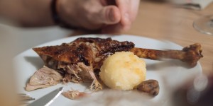 Beitragsbild des Blogbeitrags Gans to Go Empfehlung und Rezepte zur Resteverwertung*