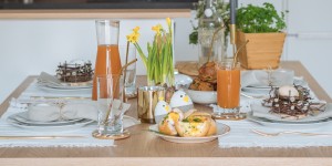 Beitragsbild des Blogbeitrags Der perfekte Osterbrunch: Tipps, last minute DIYs und Rezepte*