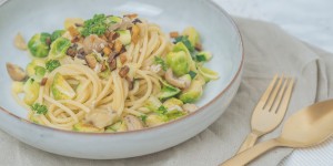 Beitragsbild des Blogbeitrags Spaghetti mit Maroni, Kohlsprossen und knusprigem Tofu