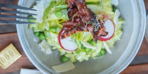 Beitragsbild des Blogbeitrags Frühlingshaftes Risotto mit Erbsen und Spargel*