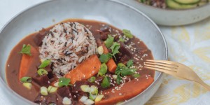 Beitragsbild des Blogbeitrags Rote Beete Curry mit Wildreis