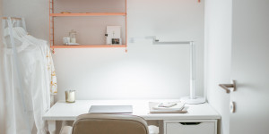 Beitragsbild des Blogbeitrags Arbeitszimmer einrichten – 6 Tipps um dein Büro zuhause zu gestalten