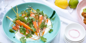 Beitragsbild des Blogbeitrags Karottensalat mit Zimt und Joghurt 