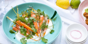 Beitragsbild des Blogbeitrags Karottensalat mit Zimt und Joghurt