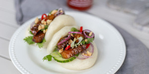 Beitragsbild des Blogbeitrags Gua Bao: Gedämpfte Burger Buns mit mariniertem Schweinebauch 