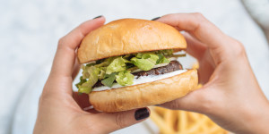Beitragsbild des Blogbeitrags Veggie Burger Patties aus Linsen und Pilzen – einfach selbst gemacht