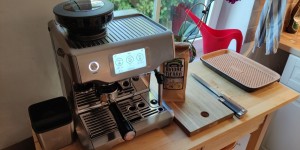 Beitragsbild des Blogbeitrags Ein Jahr mit der Espressomaschine SE880 von Sage 