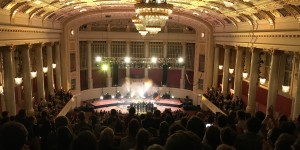 Beitragsbild des Blogbeitrags Beeindruckende Inszenierung von Soap&Skin im Konzerthaus