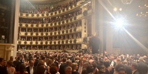 Beitragsbild des Blogbeitrags Barfuß am Wiener Opernball