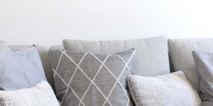 Beitragsbild des Blogbeitrags Wohnzimmer weihnachtlich dekorieren – 3 einfache Tipps