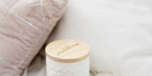 Beitragsbild des Blogbeitrags Lavendel Pillow Spray selber machen + 4 gratis Prints für dein Schlafzimmer 