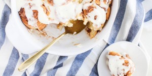 Beitragsbild des Blogbeitrags Zimtschnecken mit Frischkäse-Frosting