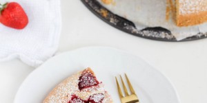 Beitragsbild des Blogbeitrags Einfacher Erdbeerkuchen