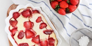 Beitragsbild des Blogbeitrags Topfen-Griess-Auflauf mit Erdbeeren