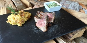 Beitragsbild des Blogbeitrags Vorarlberger Weidelamm mit Pfifferlingspolenta