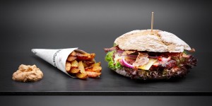 Beitragsbild des Blogbeitrags Hirschburger mit Chili-Wedges 