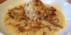 Beitragsbild des Blogbeitrags Tirolerknödel mit Pfifferlingen
