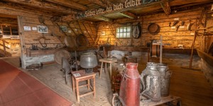 Beitragsbild des Blogbeitrags Almmuseum Pöllingerhütte auf der Gerlitzen in Kärnten 