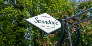 Beitragsbild des Blogbeitrags Strandcafé-Floß an der Alten Donau – Saison-Opening