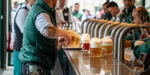 Beitragsbild des Blogbeitrags Das Schweizerhaus im Prater 2024: Der Kolarik sperrt wieder auf!