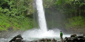 Beitragsbild des Blogbeitrags Costa Rica: La Fortuna Wasserfall – Catarate de Fortuna