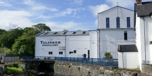 Beitragsbild des Blogbeitrags Schottland: Talisker Destillery auf der Isle of Skye 