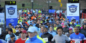 Beitragsbild des Blogbeitrags New York City Halbmarathon 2022: Streckenrekord statt Ziel-Drama! 