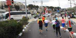 Beitragsbild des Blogbeitrags Flüchtling aus Ukraine gewinnt Jerusalem-Marathon 
