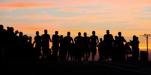 Beitragsbild des Blogbeitrags Chaos bei Comrades Marathon 2022: Russin muss um Preisgeld zittern; Teilnehmer stirbt!