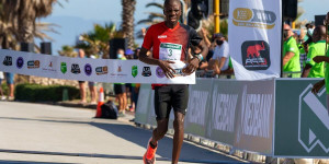 Beitragsbild des Blogbeitrags Cape Town Marathon an Lokalmatador Stephen Mokoka 