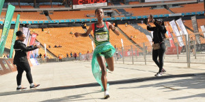 Beitragsbild des Blogbeitrags Soweto Marathon 2022 mit 20.000 Teilnehmern 