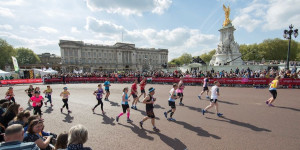 Beitragsbild des Blogbeitrags London Marathon 2023: Weltrekordhalterin gegen brutal starke Konkurrenz! 