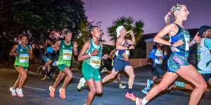 Beitragsbild des Blogbeitrags Comrades Marathon 2023: Gerda Steyn vor dem Rekord!