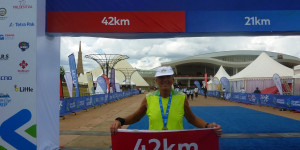 Beitragsbild des Blogbeitrags Nairobi Marathon: Den afrikanischen Himmel zum Greifen nahe 
