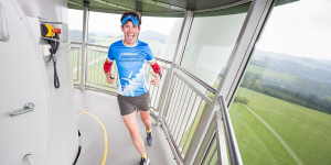 Beitragsbild des Blogbeitrags Verrückter Weltrekordversuch: 100 Kilometer in einem Turm 