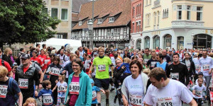 Beitragsbild des Blogbeitrags Ergebnisse Braunschweiger Nachtlauf 2024 [+ Fotos] 
