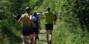 Beitragsbild des Blogbeitrags Läufer stürzt bei Halbmarathon in den Tod