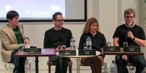 Beitragsbild des Blogbeitrags Anderswo: Dominik diskutiert auf einem Podium über Blogs #twentytwenty