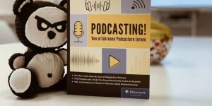 Beitragsbild des Blogbeitrags Ein Blick ins Buch: Podcasting! Von erfahrenen Podcastern lernen