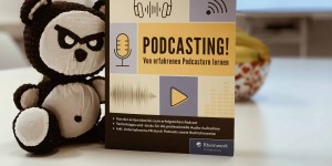 Beitragsbild des Blogbeitrags Ein Blick ins Buch: Podcasting! Von erfahrenen Podcastern lernen