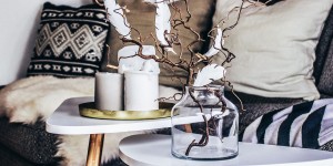 Beitragsbild des Blogbeitrags {DIY} Deko-Tipp mit Federn aus Papier // free printable