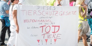 Beitragsbild des Blogbeitrags FOTOSTRECKE: Demo gegen Tierschutz-Novelle in Wien 