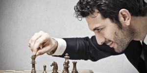 Beitragsbild des Blogbeitrags Chefsache: Zu viel Macht kann Effizienz und Teamplay im Weg stehen