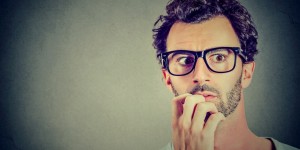 Beitragsbild des Blogbeitrags Der Feind lauert hinter jeder Ecke: Paranoide machen schneller Karriere