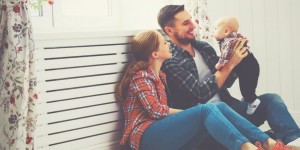 Beitragsbild des Blogbeitrags Beziehungskiller Arbeit und Kind: Wie man trotzdem Paar bleibt