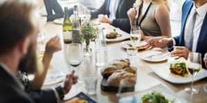 Beitragsbild des Blogbeitrags Keine Angst vor dem Geschäftsessen! Tipps für das Meeting bei Tisch
