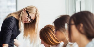 Beitragsbild des Blogbeitrags Psycho-Hack: Wie dich der Halo-Effekt sympathischer machen kann