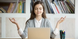 Beitragsbild des Blogbeitrags #FünfAmFreitag: Tipps gegen Stress in der Arbeit 
