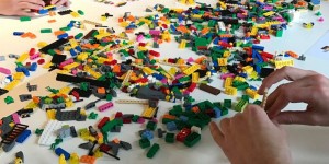 Beitragsbild des Blogbeitrags Probleme verstehen und begreifen mit LEGO® SERIOUS PLAY® 